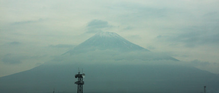車窓から見る富士山