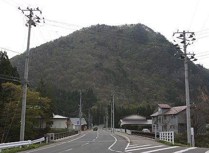 渡り橋と松倉山