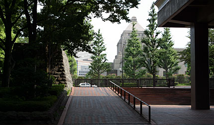 国会図書館から望む議事堂